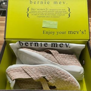 Bernie Mev. Stretch Slip ons Blush Shimmer